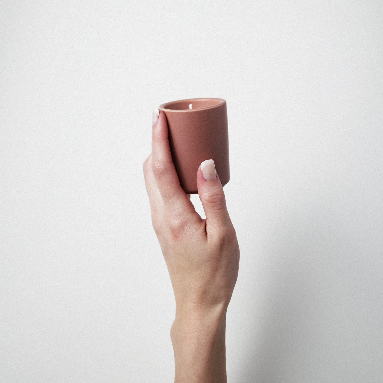 Earth & Ember 2 oz Candle: Cashmere Blush - Image 4